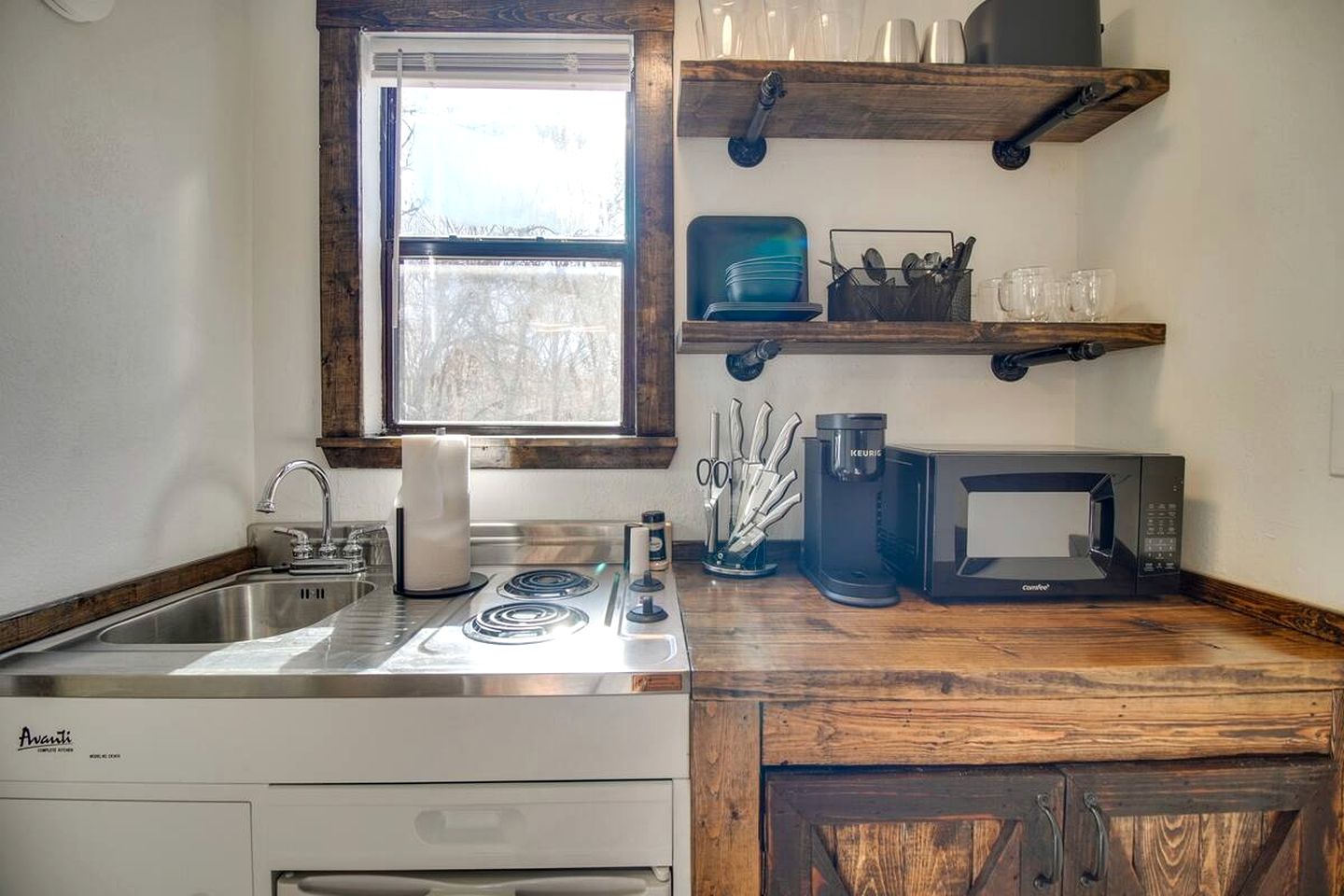 Serene Woodland Studio Retreat with Outdoor Amenities, Near Fishing, Hiking & Gentry, AR