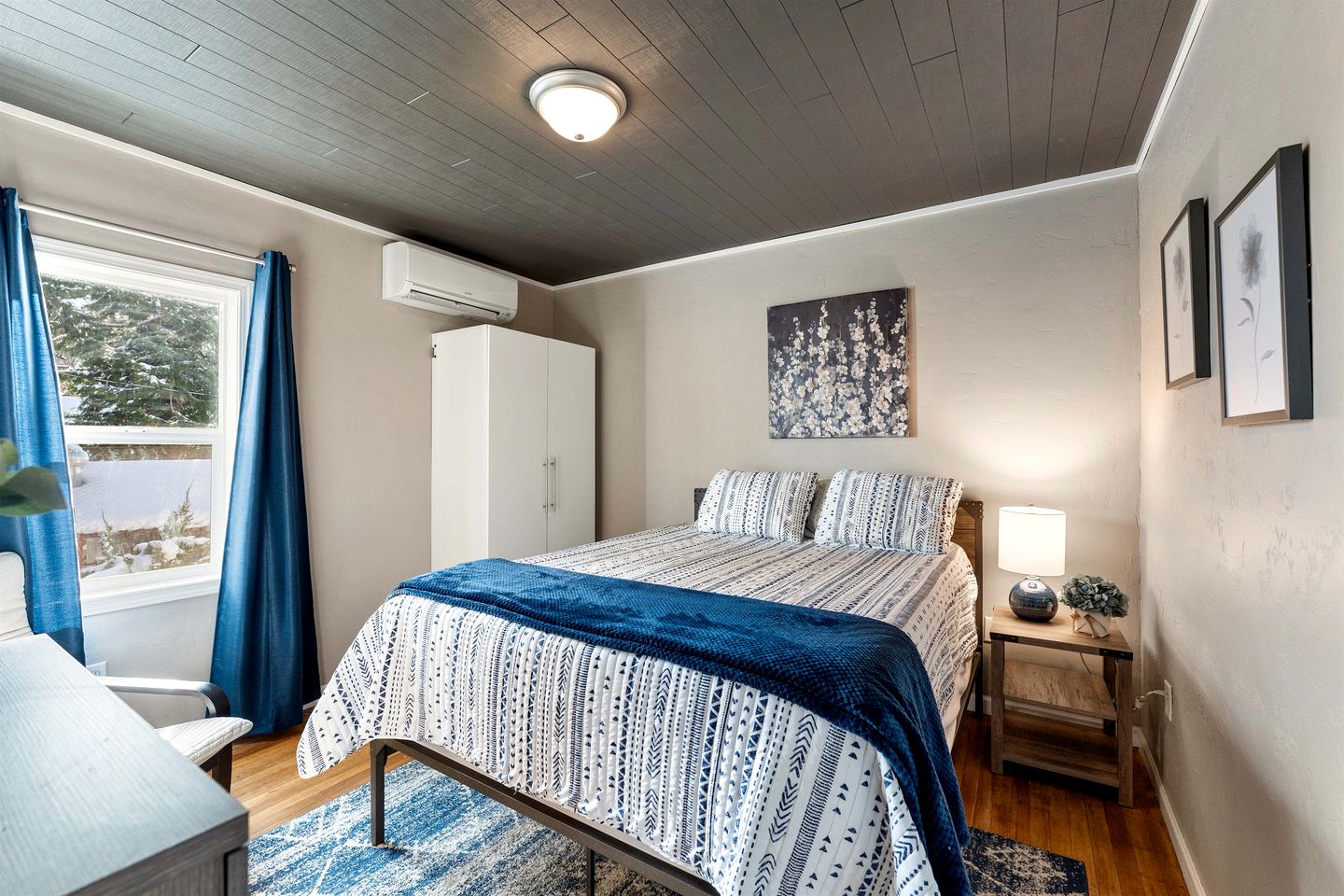 Modern Cozy Getaway with BBQ and Scenic Views in Mount Shasta, California