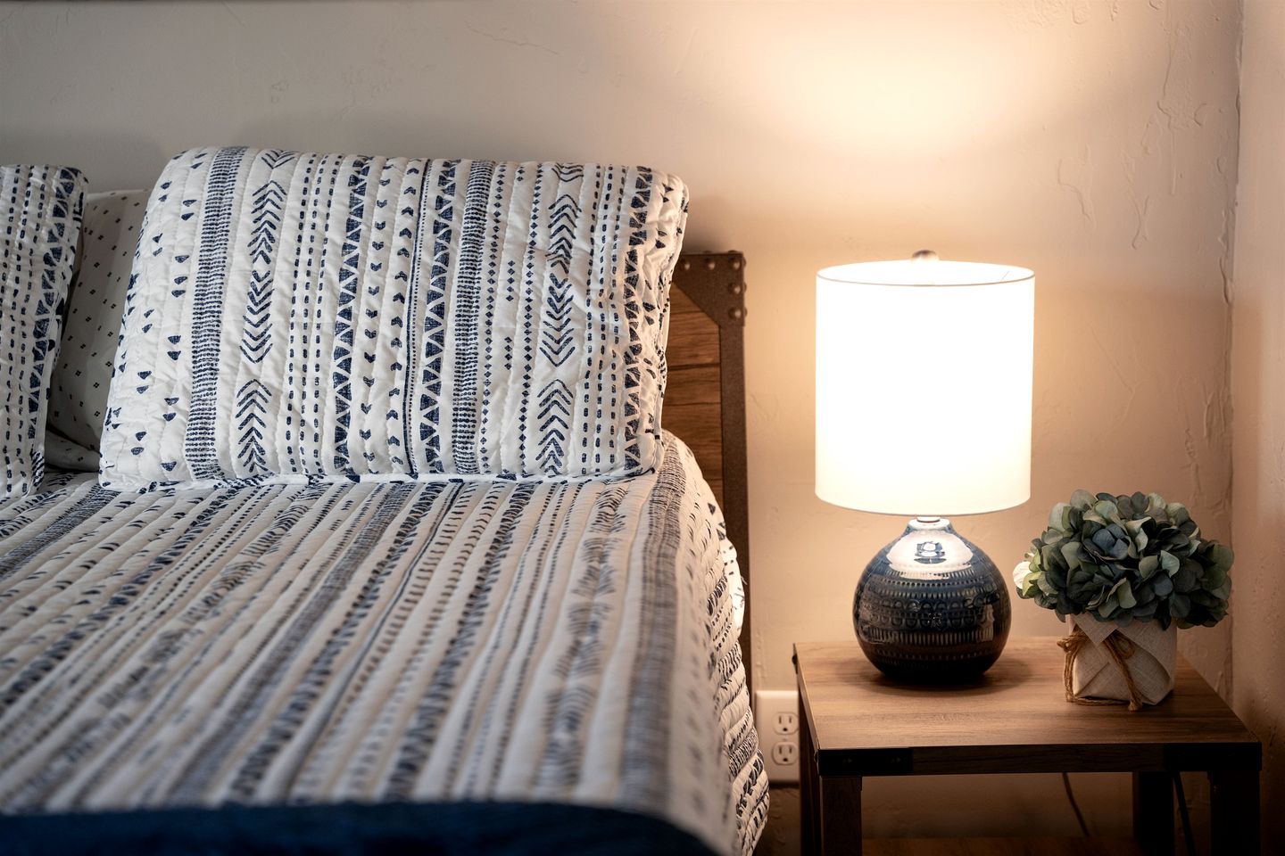 Modern Cozy Getaway with BBQ and Scenic Views in Mount Shasta, California