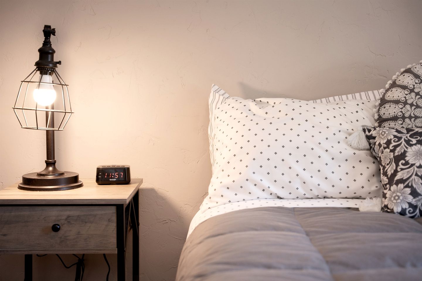 Modern Cozy Getaway with BBQ and Scenic Views in Mount Shasta, California