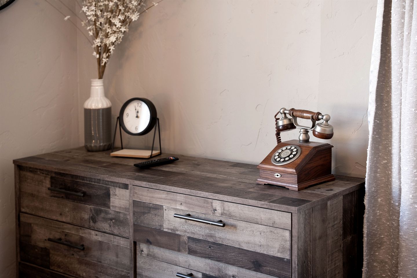 Modern Cozy Getaway with BBQ and Scenic Views in Mount Shasta, California