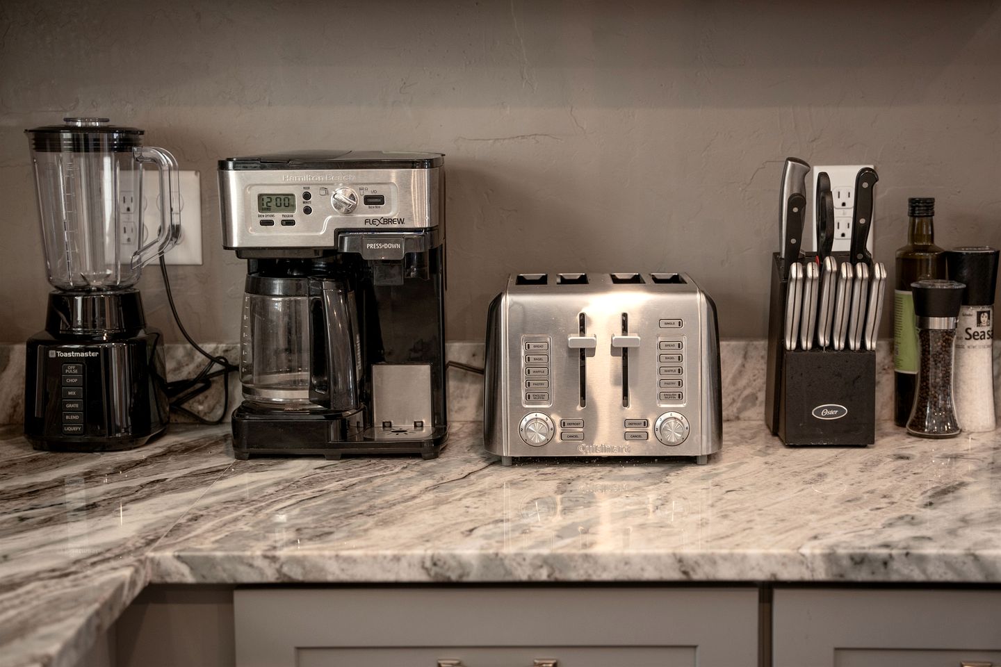 Modern Cozy Getaway with BBQ and Scenic Views in Mount Shasta, California