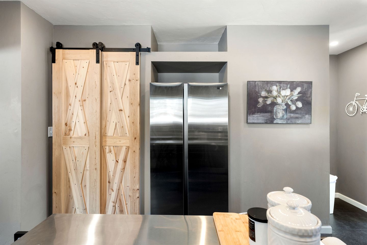 Modern Cozy Getaway with BBQ and Scenic Views in Mount Shasta, California