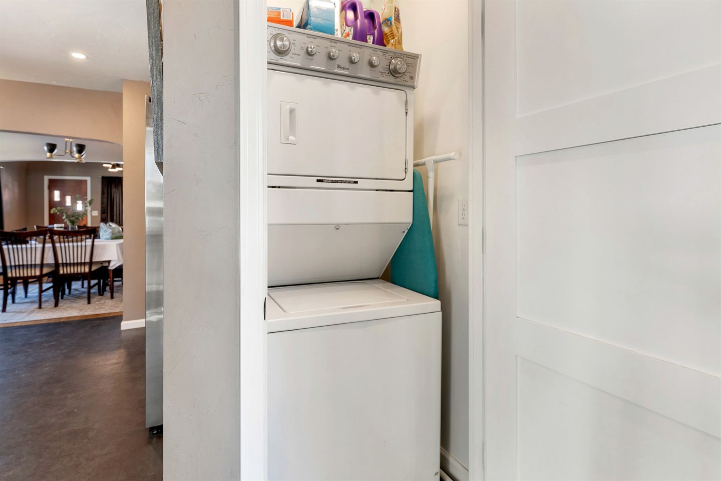 Modern Cozy Getaway with BBQ and Scenic Views in Mount Shasta, California