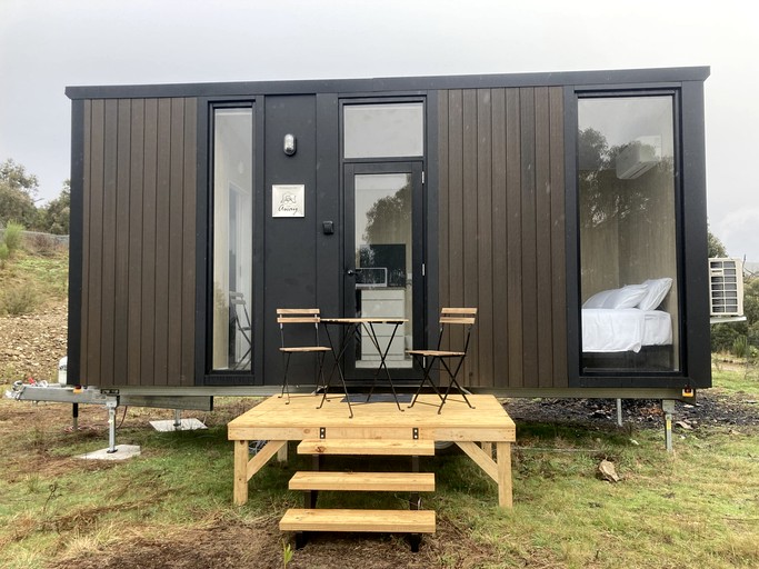 Elevated Tiny House with Valley and Vineyards Views in Victoria