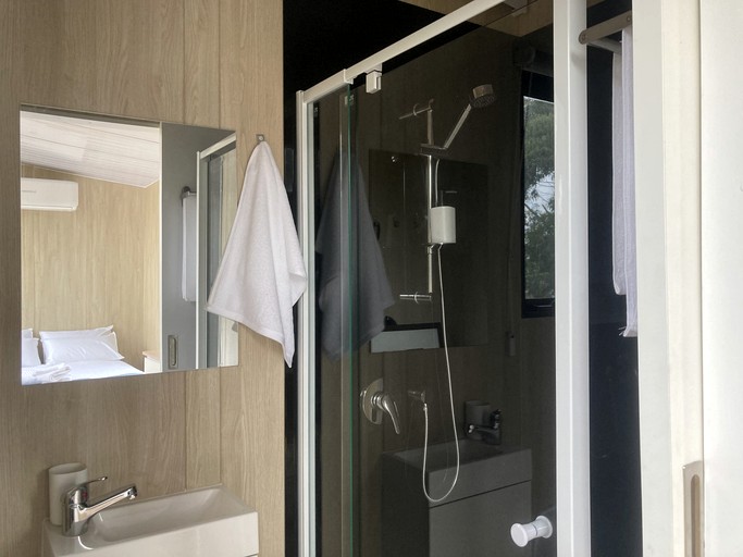 Tiny Houses (Australia, Steels Creek, Victoria)