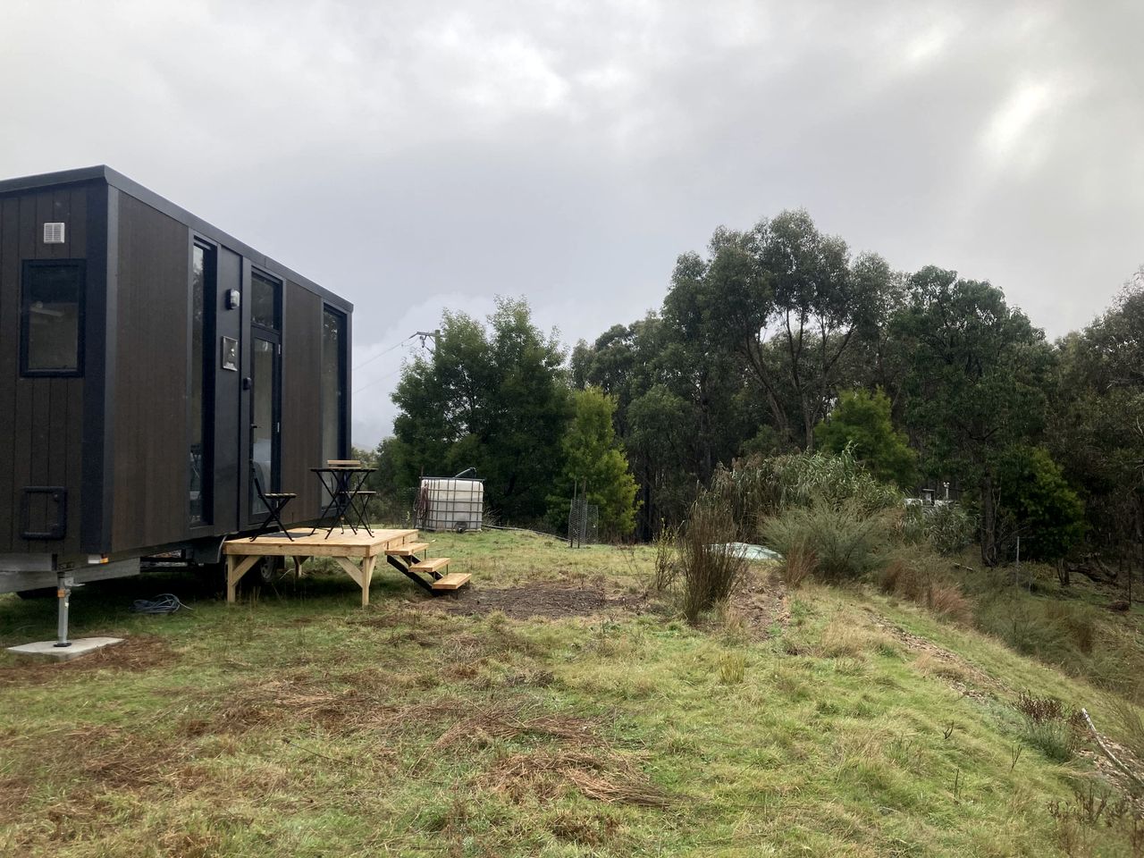 Elevated Tiny House with Valley and Vineyards Views in Victoria