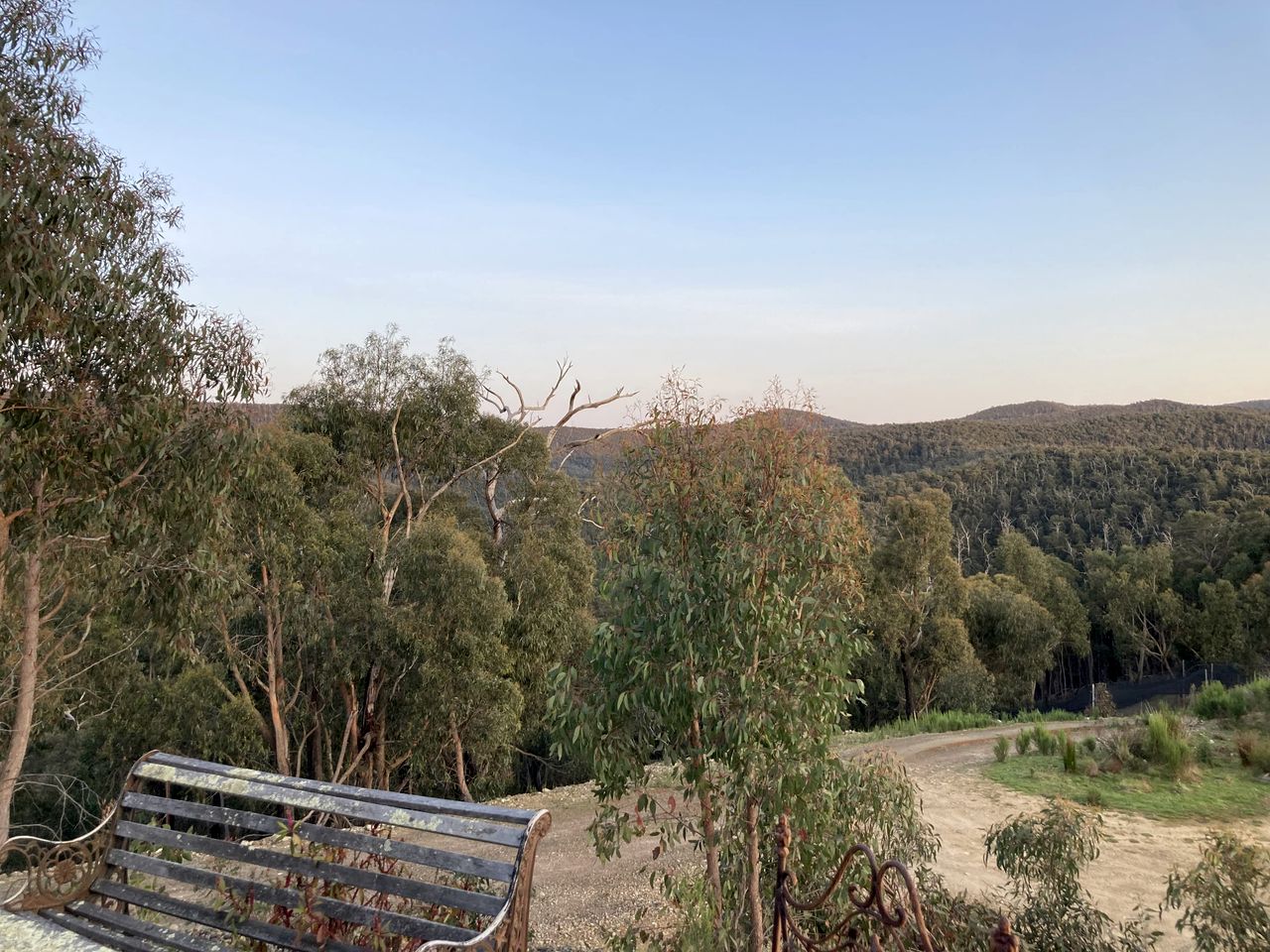Elevated Tiny House with Valley and Vineyards Views in Victoria