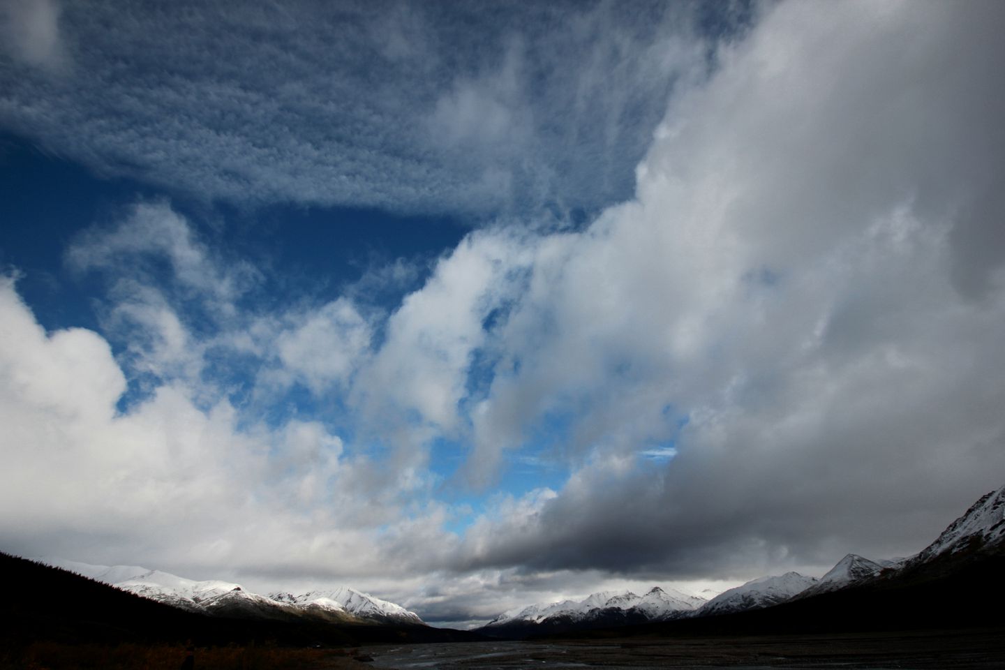 Comfortable Cabin Rental with Rustic Wooden Furnishings near the Kasilof River, Alaska