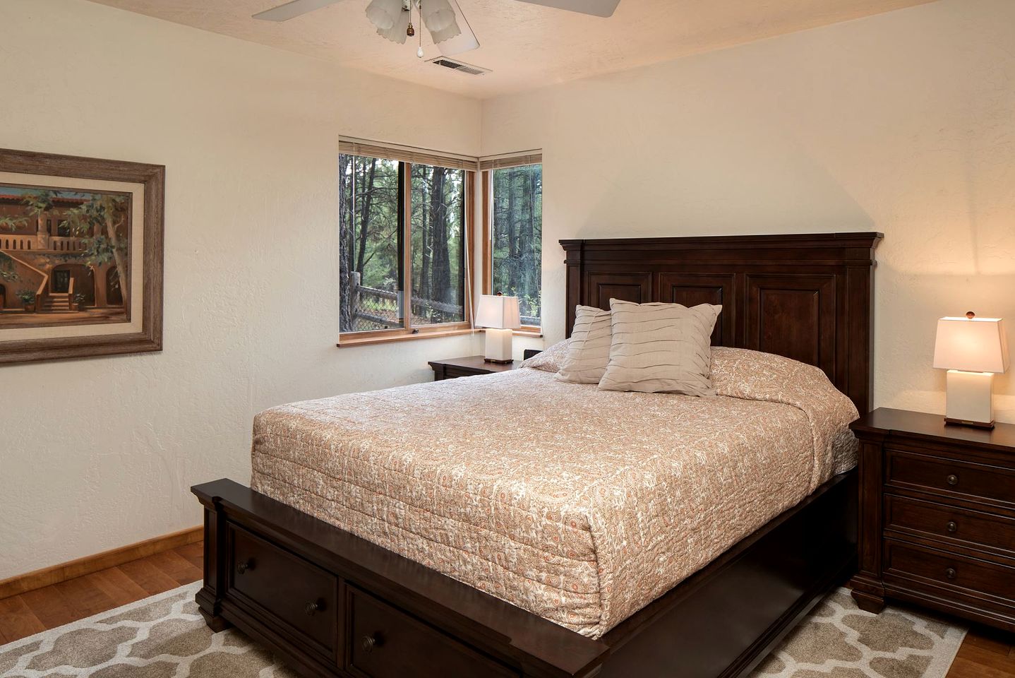 Gorgeous Cozy Cabin with Scenic Forest Views, Fire Pit, and Grill in Flagstaff, Arizona