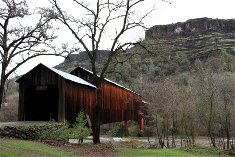 Cabins (Chico, California, United States)