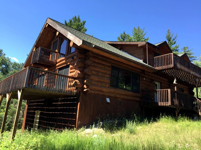 Log Cabins (Ely, Minnesota, United States)