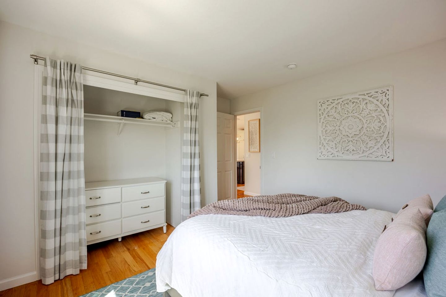 Elegant Coastal Retreat with Panoramic Ocean Views near Half Moon Bay, California