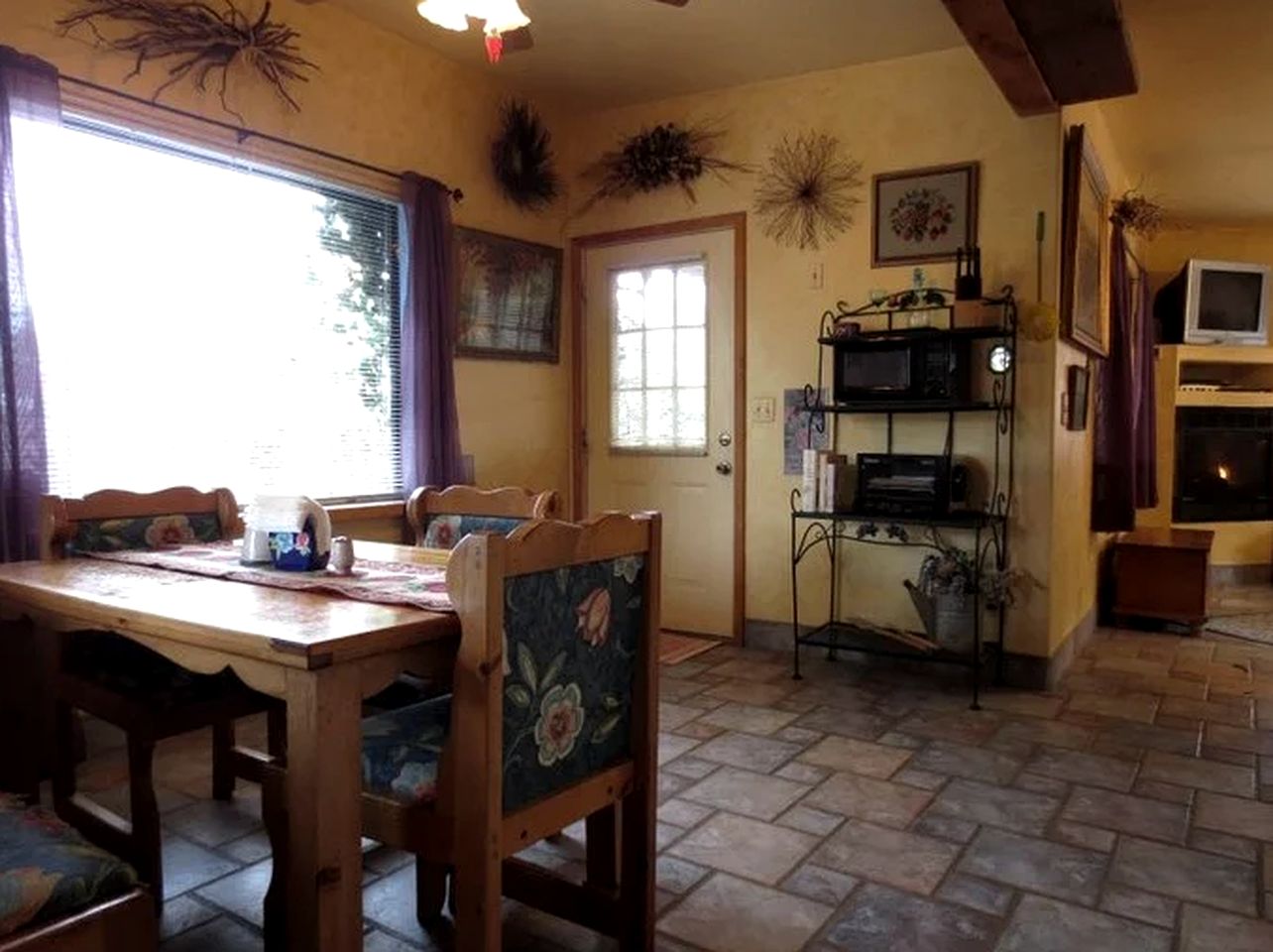 Vacation Rental with Relaxing Jacuzzi near Little Granite Mountain, Arizona