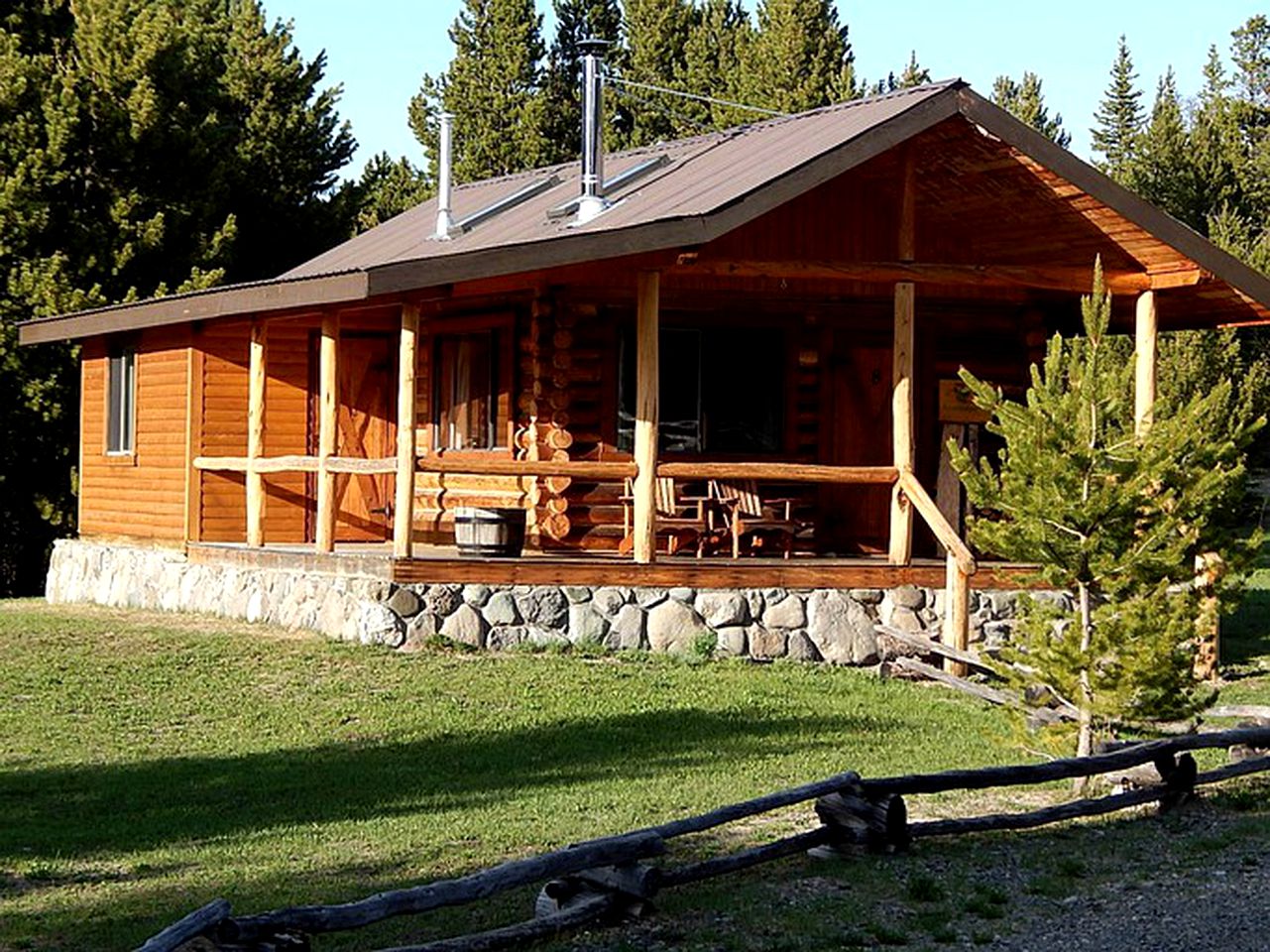 Cozy Cabin Rental on Chaunigan Lake in Nemaiah Valley, British Columbia