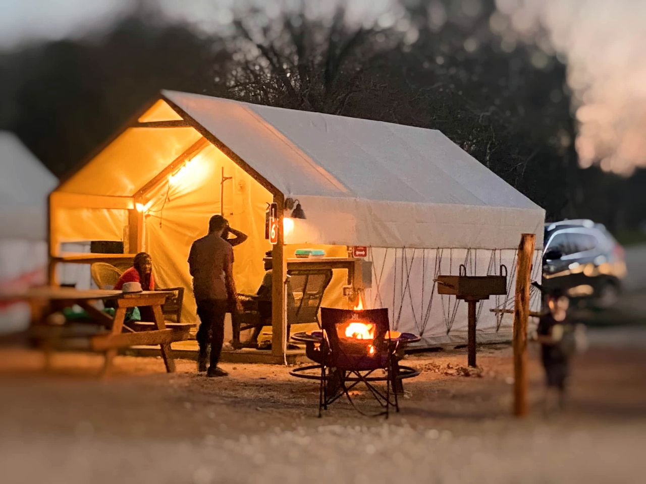 Wonderful Texas Glamping Getaway with Kayaks, Canoes and Paddleboards: Comfortable Safari Tent in on the Cibolo Creek in Marion