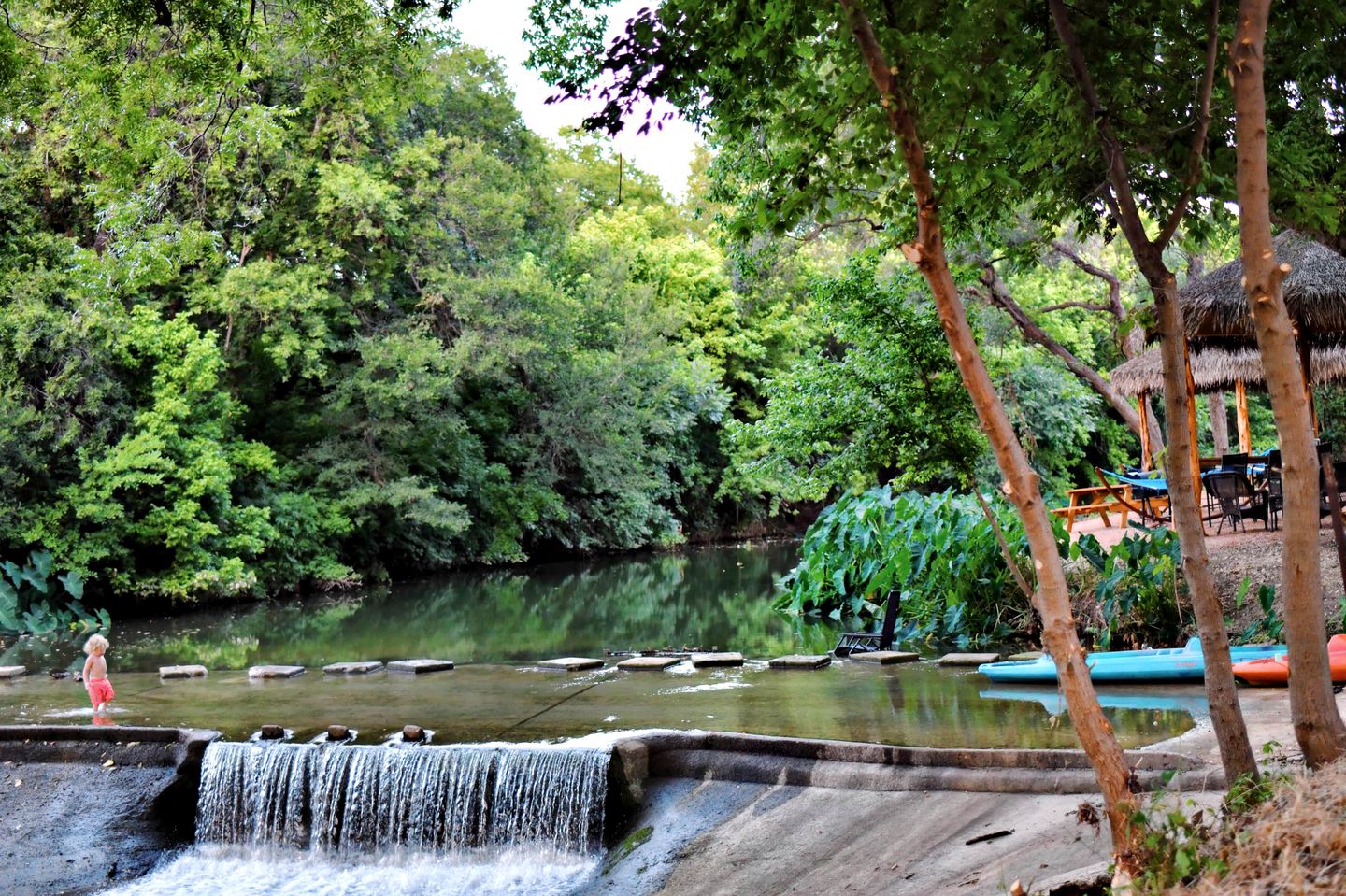 Wonderful Texas Glamping Getaway with Kayaks, Canoes and Paddleboards: Comfortable Safari Tent in on the Cibolo Creek in Marion