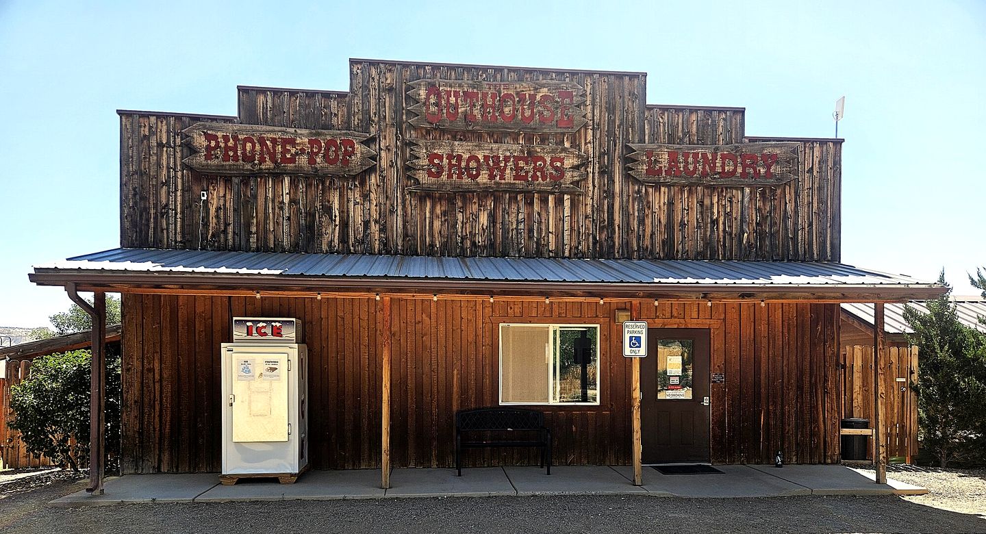 Quaint and Rustic Cabin with Views of the Upper Escalante River Corridor Canyon, Escalante, Utah