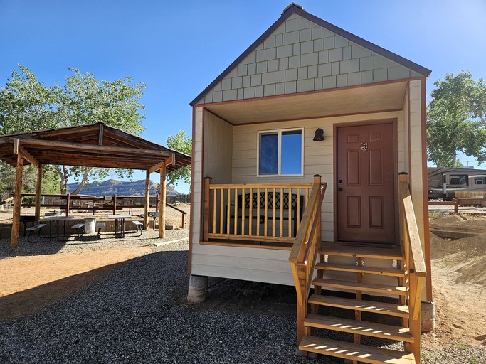 Glamping Cabin with King Bed in Escalante, Utah, Perfect for a Trip to the Devil's Garden