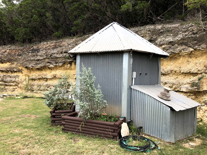 Cabins (Bandera, Texas, United States)