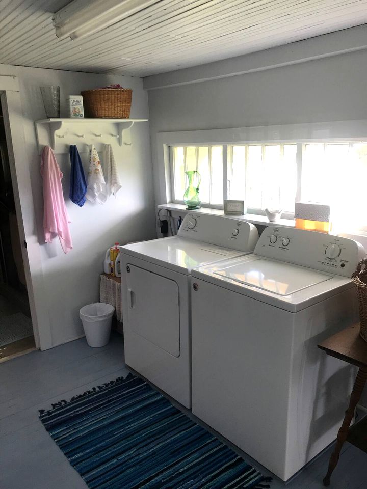 Eccentric Converted Bus, Perfect for a Tennessee Vacation