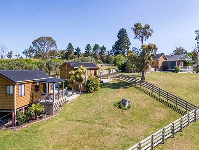 Charming Secluded Cottage Rental near George Town, Tasmania | Cottages (Exeter, Tasmania, Australia)