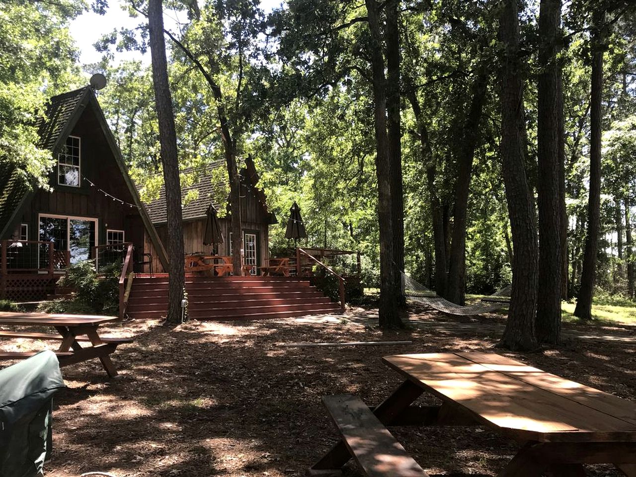 Rustic 18-Person Cabin Rental on Lake Sam Rayburn for Staycation near Houston