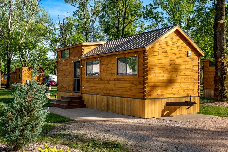 Incredible Wooden Cabin Nestled Amidst Trees in Branson, Missouri | Cabins (Branson, Missouri, United States of America)