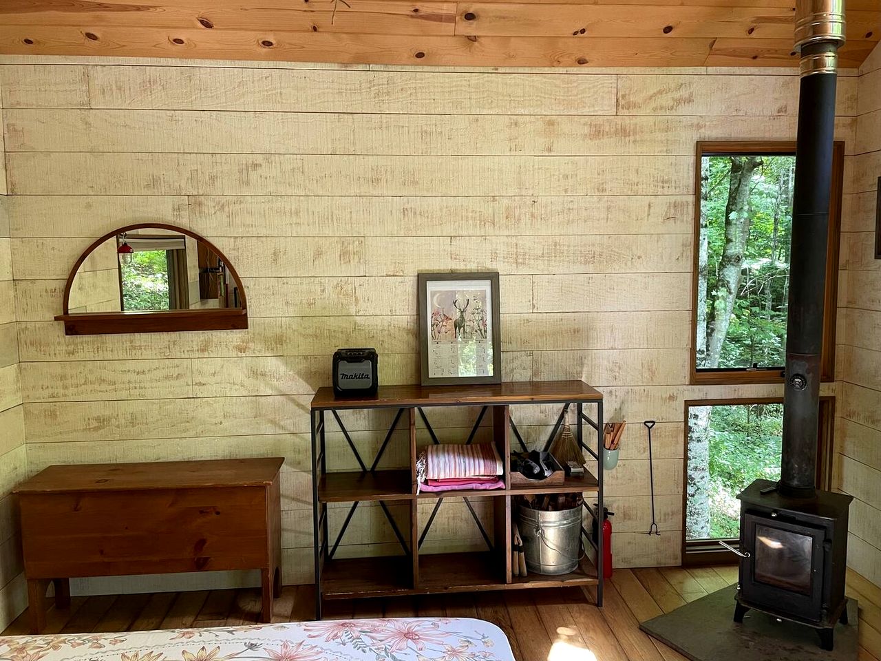 Off Grid Tiny Cabin Ideal for Couples in Burnsville, North Carolina