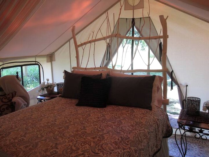 Romantic Tent Rental for Couples' Getaway near Asheville, North Carolina | Safari Tents (Asheville, North Carolina, United States of America)