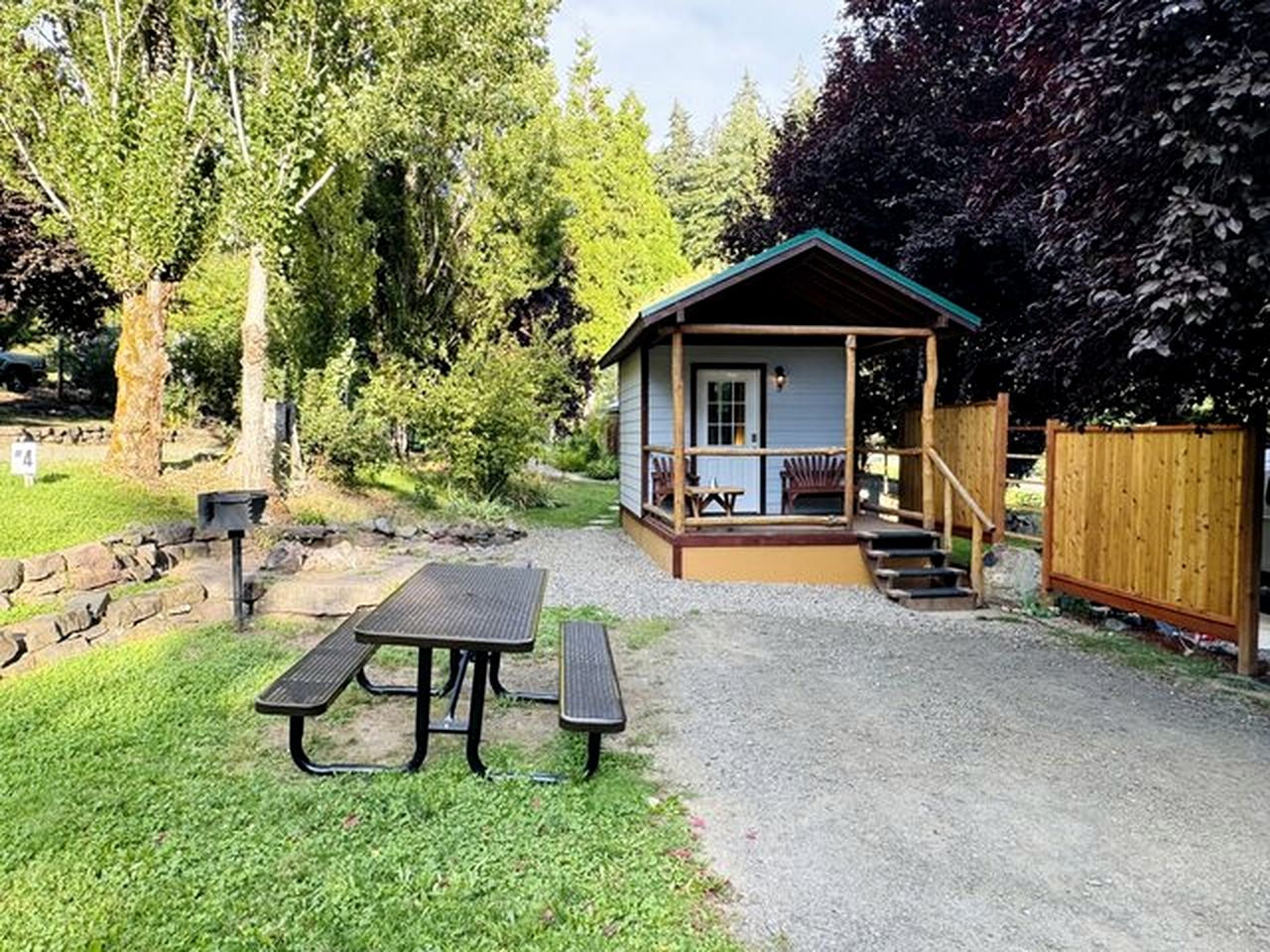 Cozy Cabin near Trailheads and Waterfalls in the Umpqua National Forest, Oregon