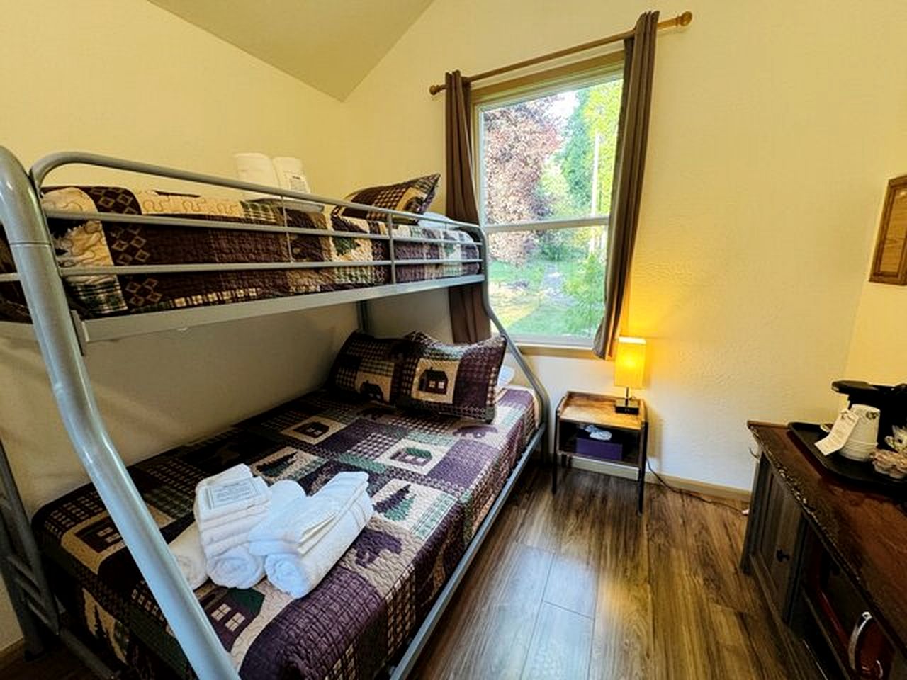 Cozy Cabin near Trailheads and Waterfalls in the Umpqua National Forest, Oregon