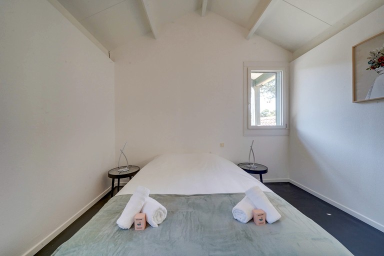 Cottages (France, Le Verdon-sur-Mer, Nouvelle-Aquitaine)