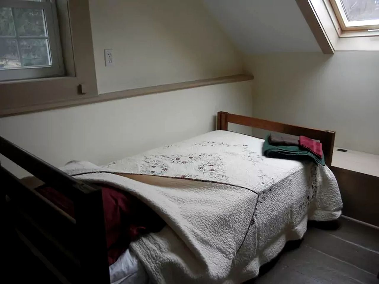 Charming Cottage Rental next to Appalachian Trail in Front Royal, Virginia