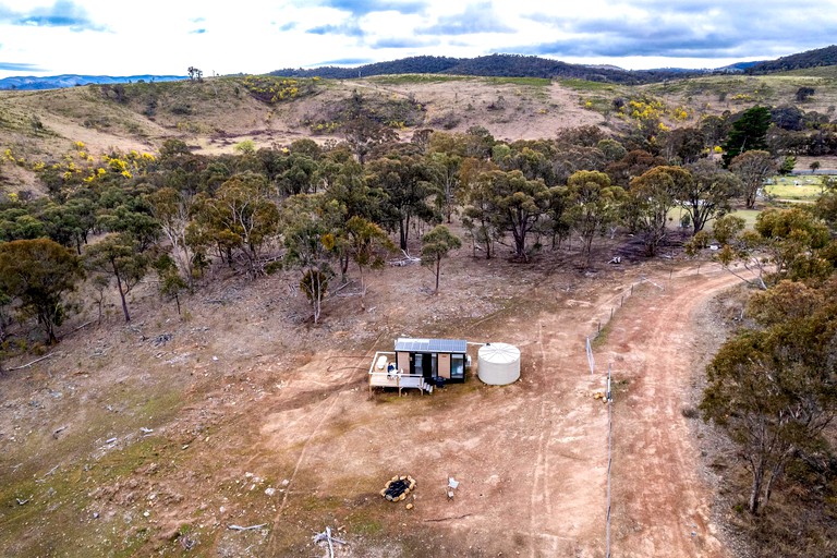 Unique Tiny House Cabin with Hot Tub, Outdoor Bathtub and Beautiful Wildlife in New South Wales, Australia