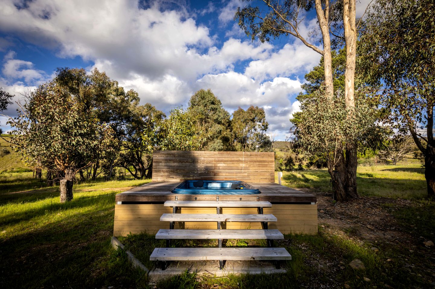 Unique Tiny House Cabin with Hot Tub, Outdoor Bathtub and Beautiful Wildlife in New South Wales, Australia