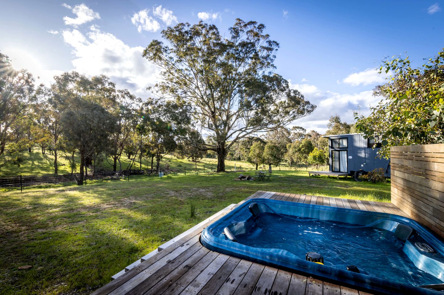 Unique Tiny House Cabin with Hot Tub, Outdoor Bathtub and Beautiful Wildlife in New South Wales, Australia
