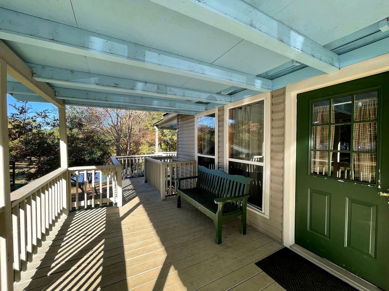 Charming Modern Cabin with Fireplace, Large Porches, WiFi, and Cozy Living Spaces in Zwolle, Louisiana