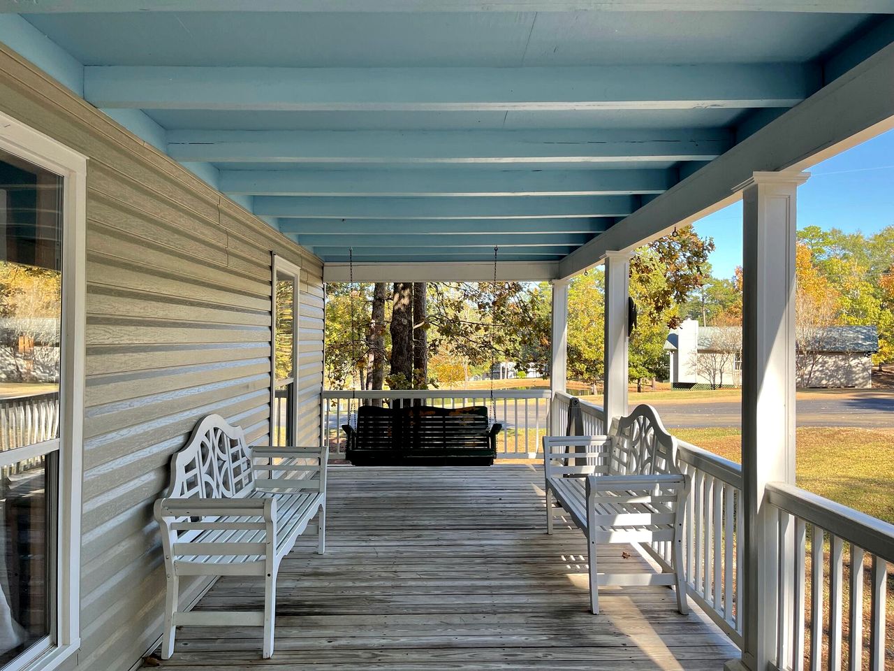 Charming Modern Cabin with Fireplace, Large Porches, WiFi, and Cozy Living Spaces in Zwolle, Louisiana