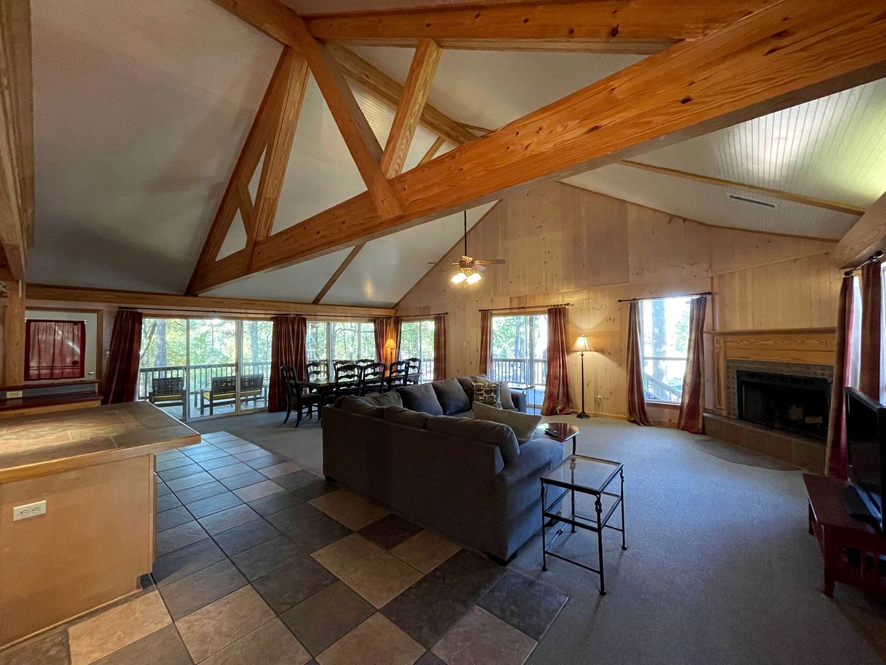 Charming Modern Cabin with Fireplace, Large Porches, WiFi, and Cozy Living Spaces in Zwolle, Louisiana