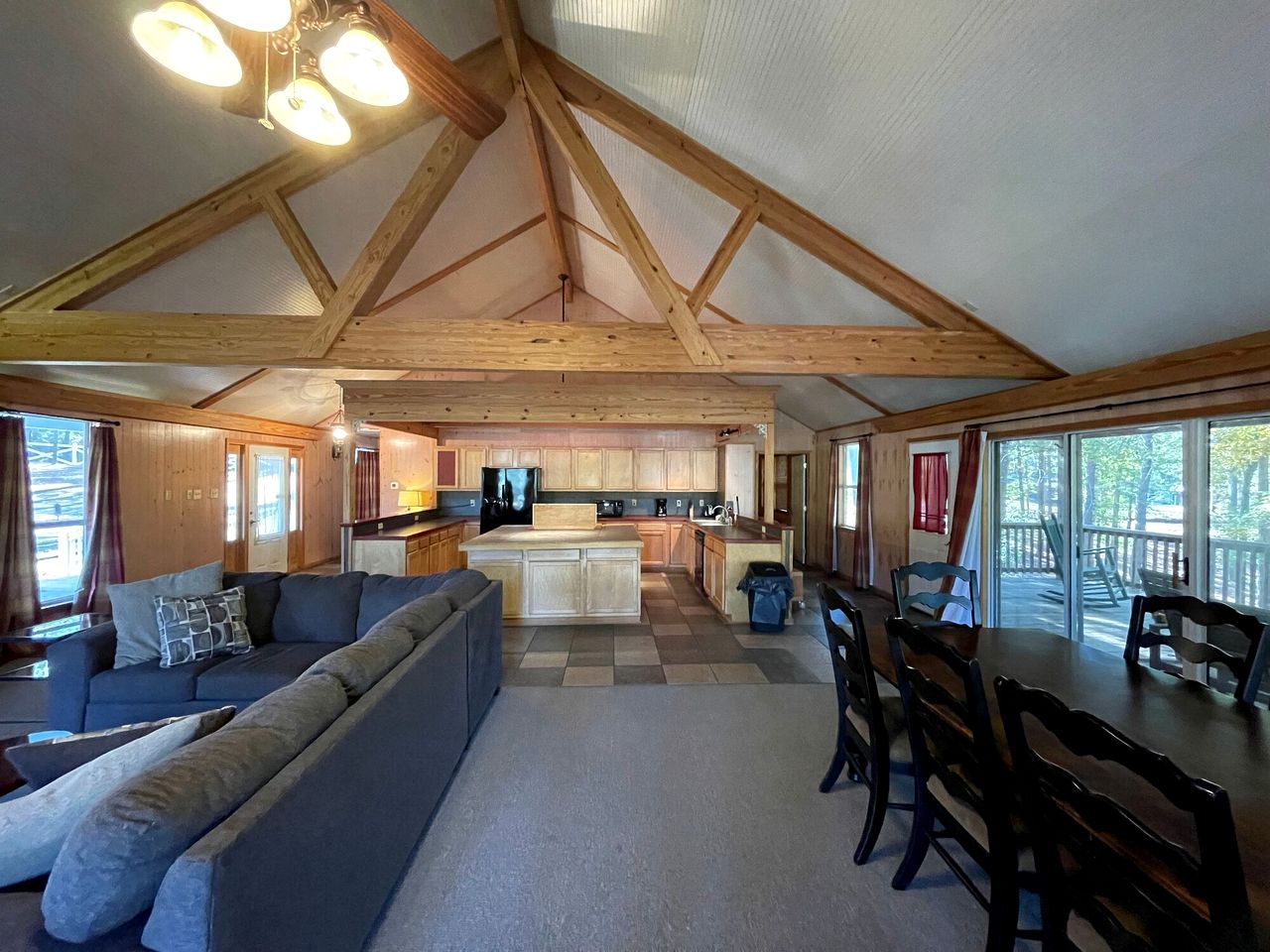 Charming Modern Cabin with Fireplace, Large Porches, WiFi, and Cozy Living Spaces in Zwolle, Louisiana