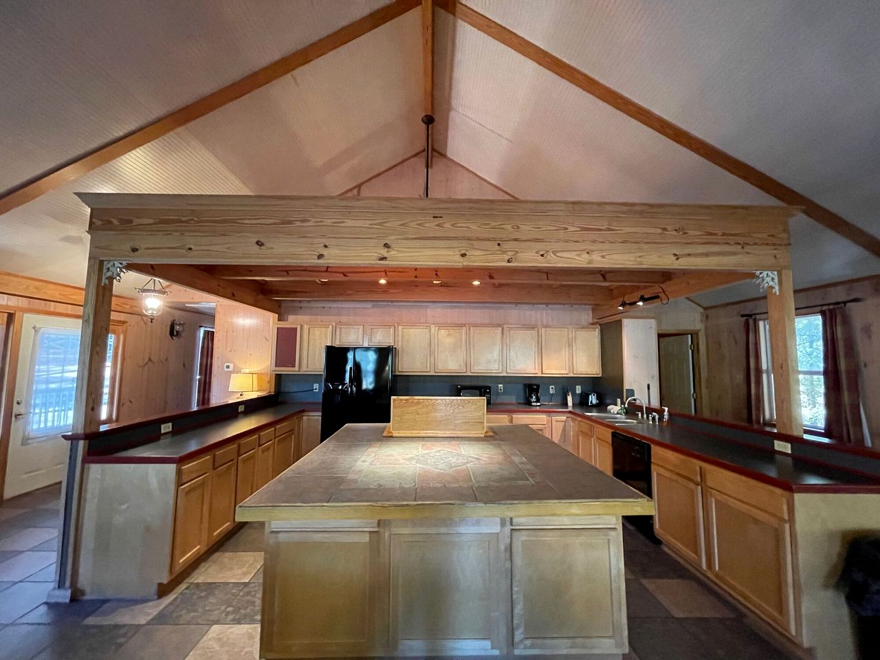 Charming Modern Cabin with Fireplace, Large Porches, WiFi, and Cozy Living Spaces in Zwolle, Louisiana