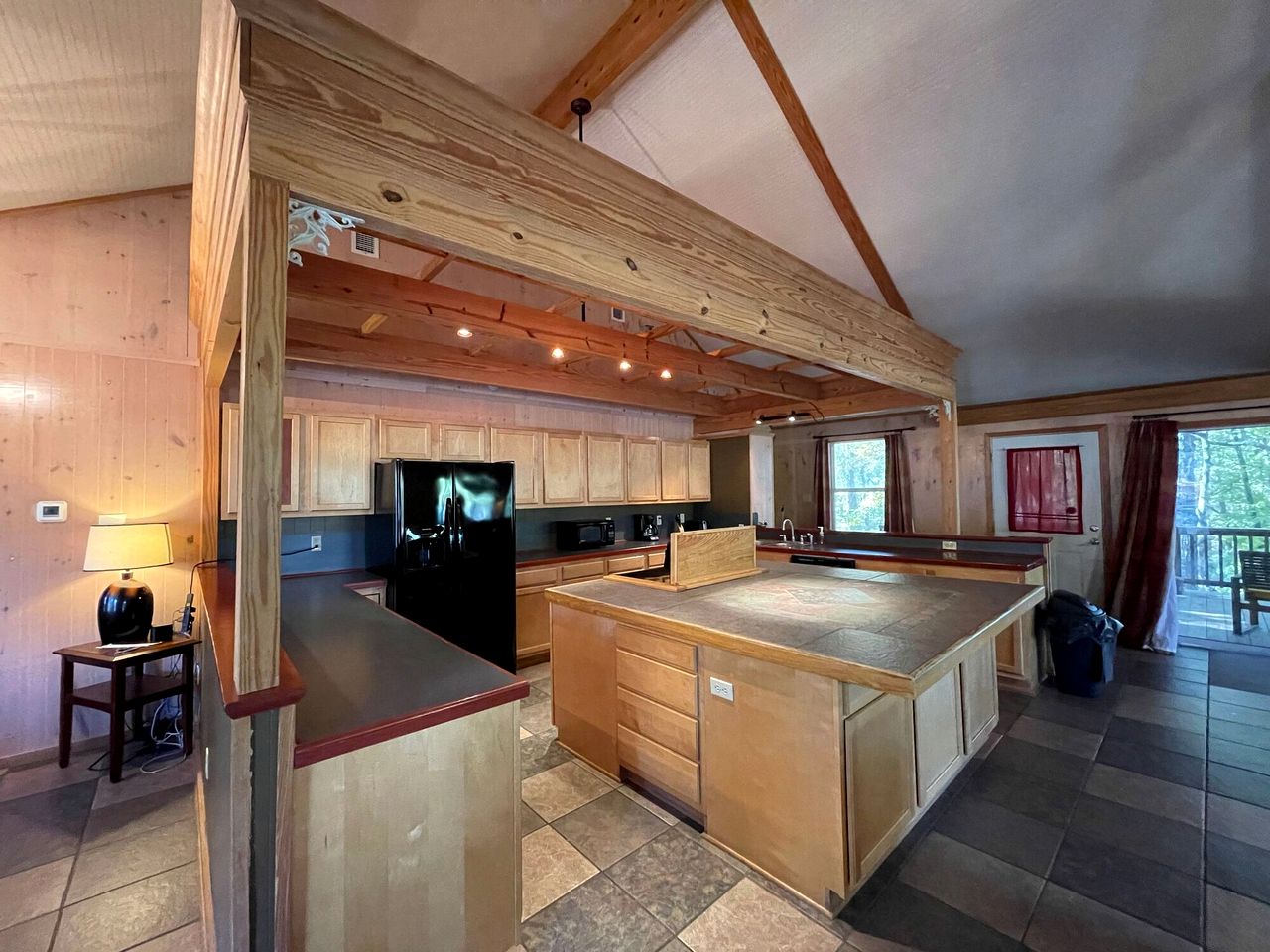 Charming Modern Cabin with Fireplace, Large Porches, WiFi, and Cozy Living Spaces in Zwolle, Louisiana