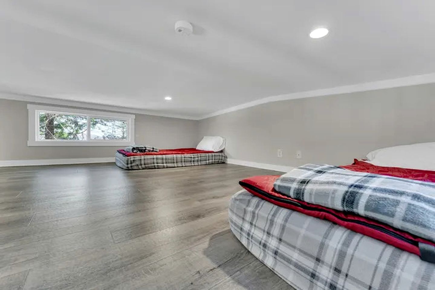 Cozy Cabin Getaway with Loft, Fire Pit Evenings & Community Pool in Branson, Missouri