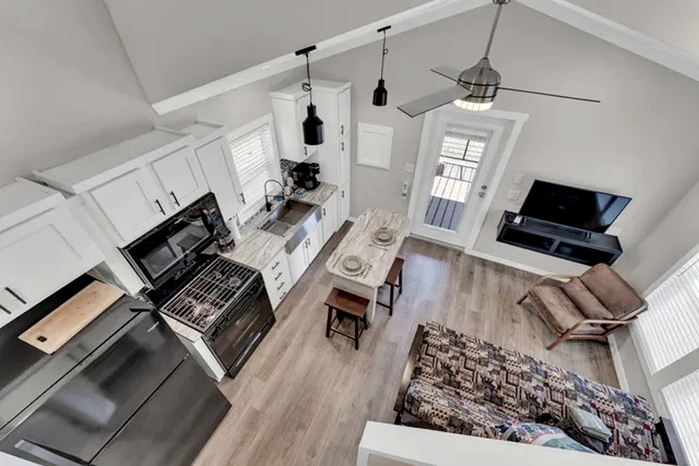 Cozy Cabin Getaway with Loft, Fire Pit Evenings & Community Pool in Branson, Missouri