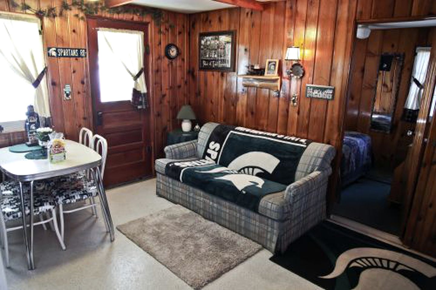 Incredible Cabin with Barbecue and Lake Access in Carp Lake, Michigan