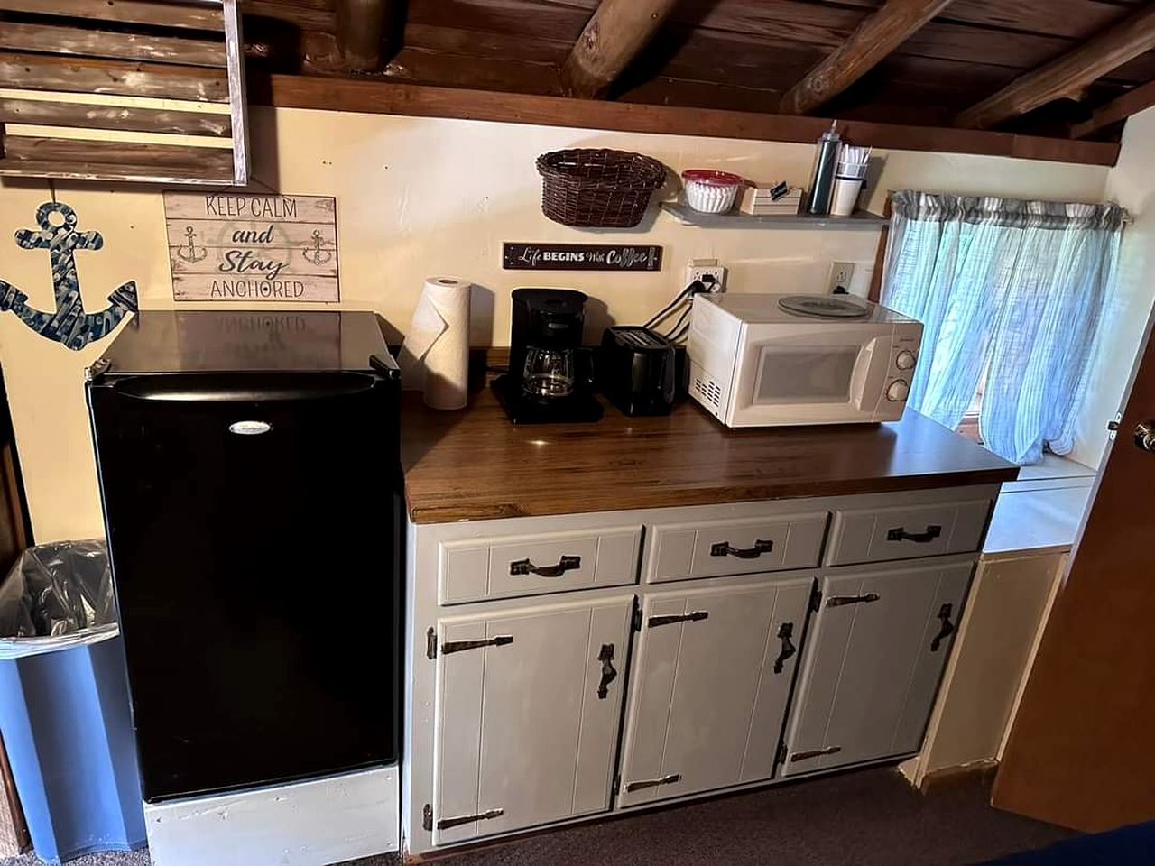 Cozy Log Cabin for a Peaceful Getaway in Markleysburg, Pennsylvania
