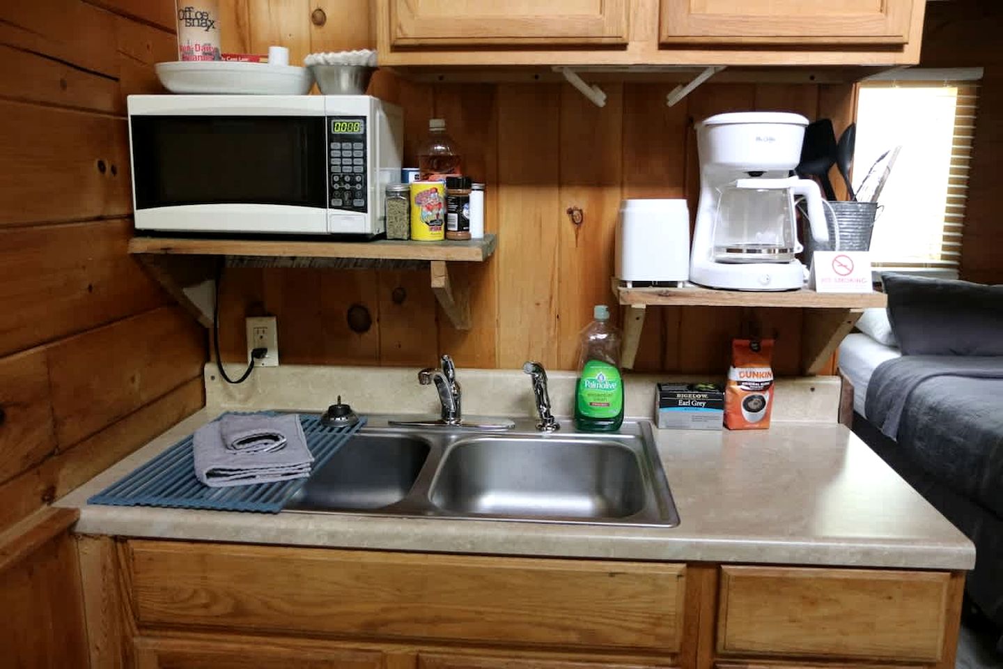 Pet Friendly Log Cabin with Firepit near Green River Lake in Columbia, Kentucky