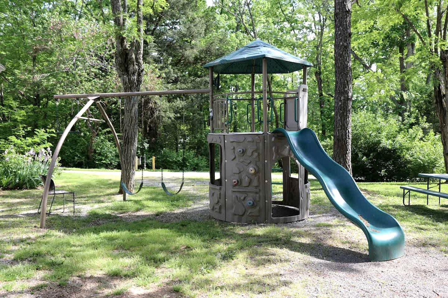 Pet Friendly Log Cabin with Firepit near Green River Lake in Columbia, Kentucky