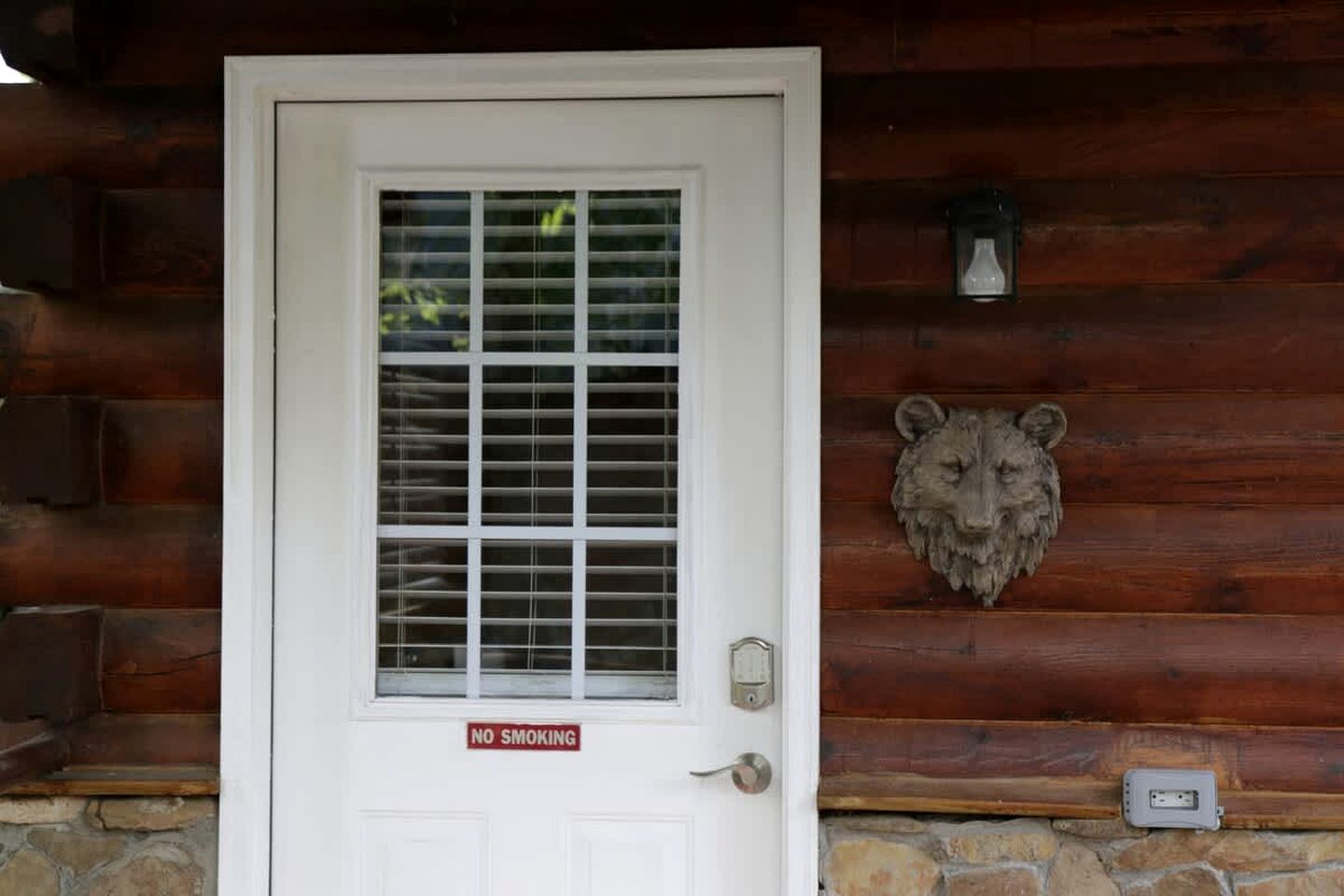 Pet Friendly Log Cabin with Firepit near Green River Lake in Columbia, Kentucky